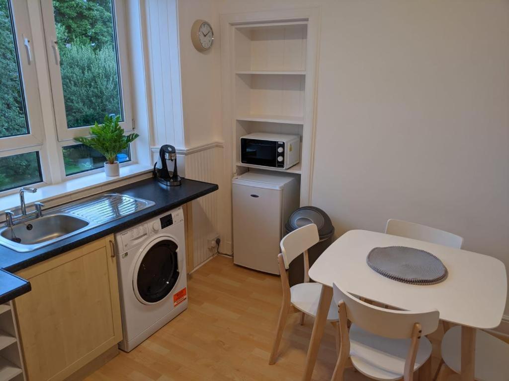 Glenclova - No 5 Bellyeoman, Bright Two Bedroom Apartment Dunfermline Luaran gambar