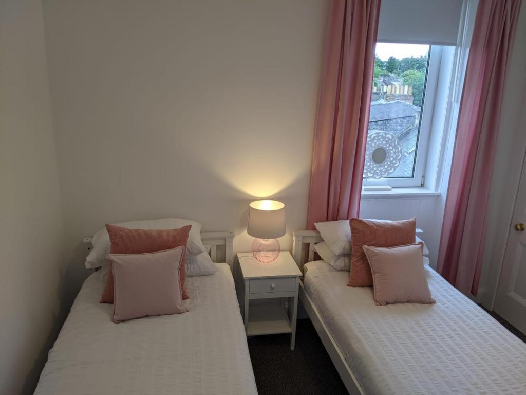 Glenclova - No 5 Bellyeoman, Bright Two Bedroom Apartment Dunfermline Luaran gambar
