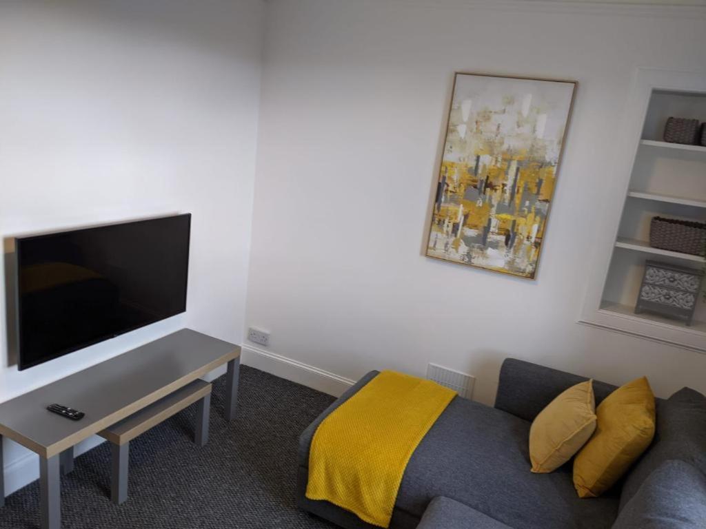 Glenclova - No 5 Bellyeoman, Bright Two Bedroom Apartment Dunfermline Luaran gambar